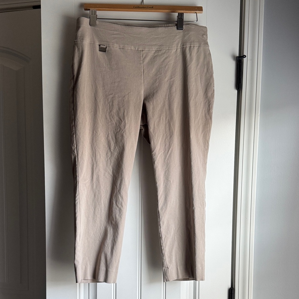 Alfani Khaki pull on Capri Pants